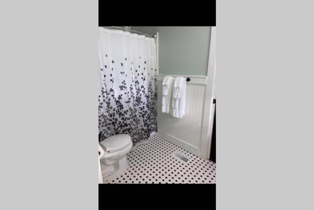 ביופורט Tucked Away Newly Renovated 2 Bedroom/ 1 Bath Sleeps 8 מראה חיצוני תמונה