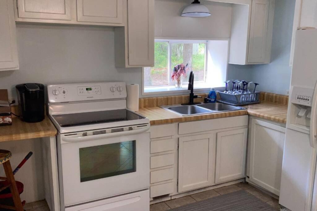 ביופורט Tucked Away Newly Renovated 2 Bedroom/ 1 Bath Sleeps 8 מראה חיצוני תמונה