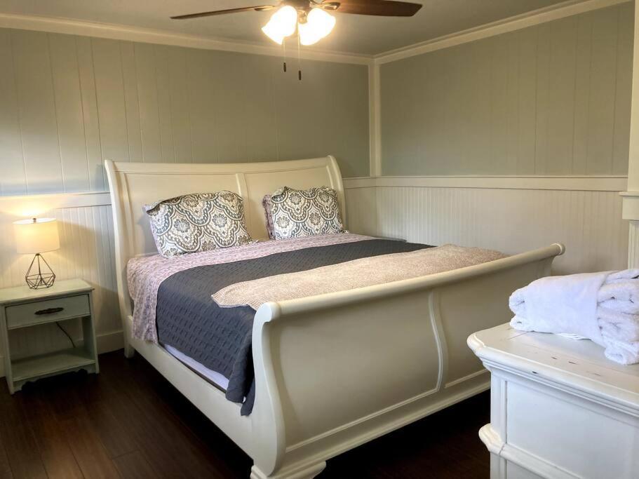 ביופורט Tucked Away Newly Renovated 2 Bedroom/ 1 Bath Sleeps 8 מראה חיצוני תמונה